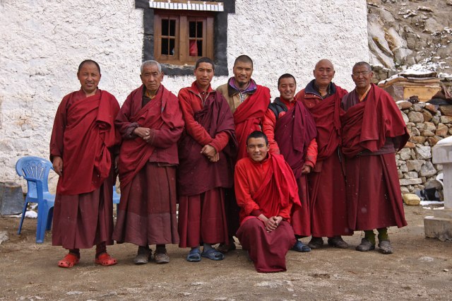 Вся великая братия - ламы из монастыря Каспанг